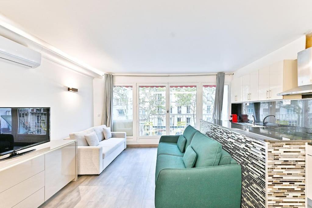 Ensoleille Proche Buttes Chaumont Appartement Parijs